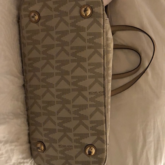 michael kors handbag - Picture 3 of 4